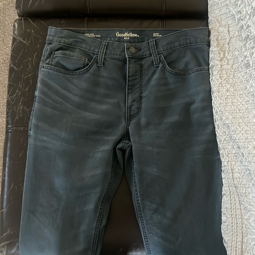 Never worn no tag good fellow jeans